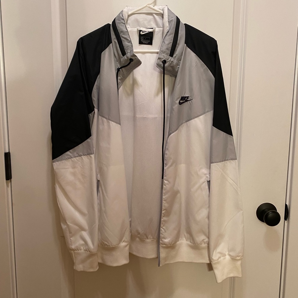 Nike Sportswear Men’s L Hooded Windrunner Jacket White Black  Packable
